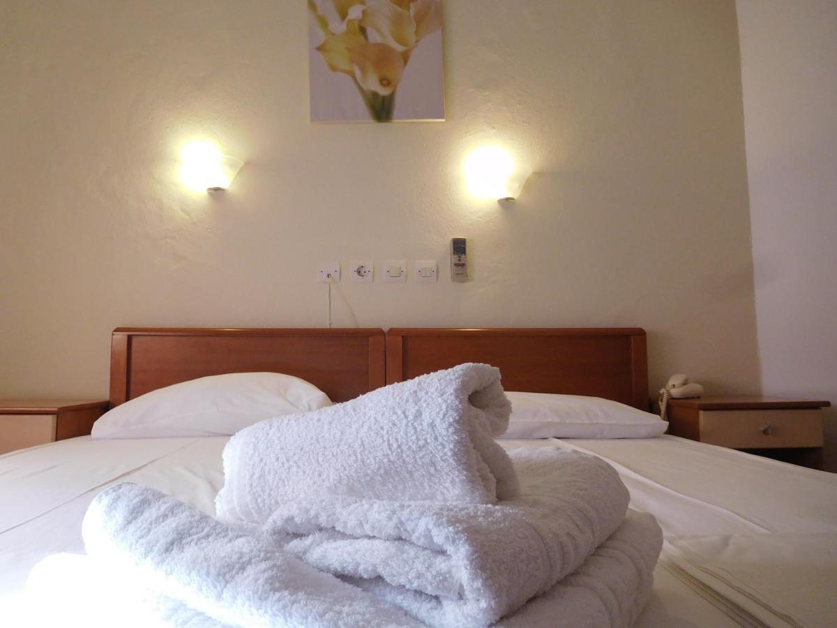 Efstratios Hotel Loutra Aidhipsou Exteriör bild