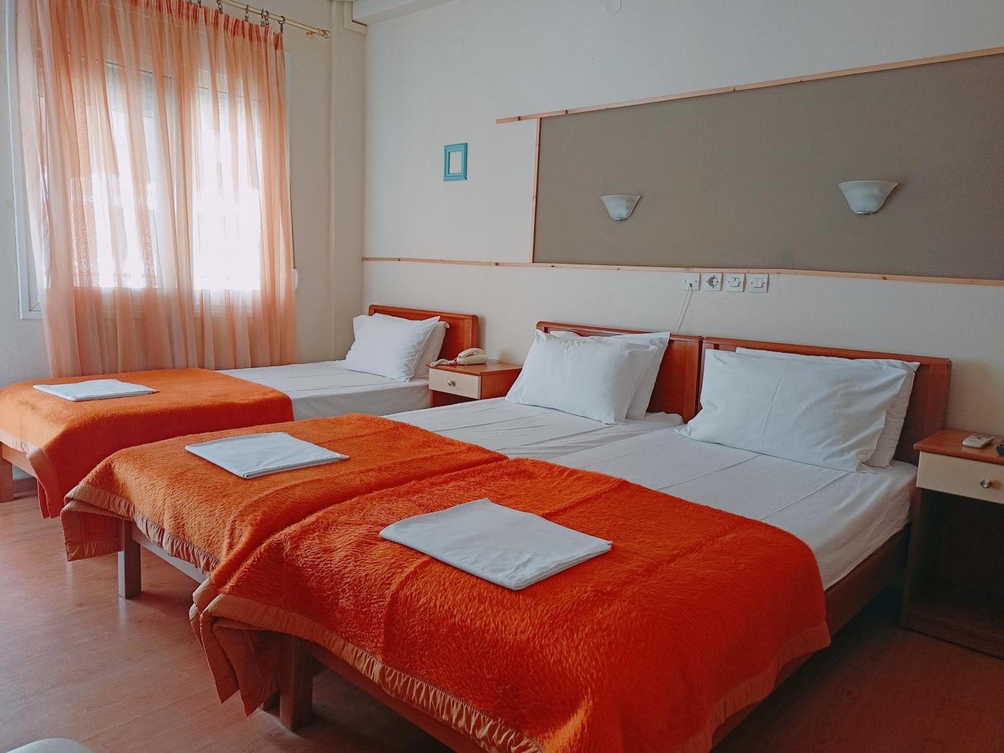 Efstratios Hotel Loutra Aidhipsou Rum bild