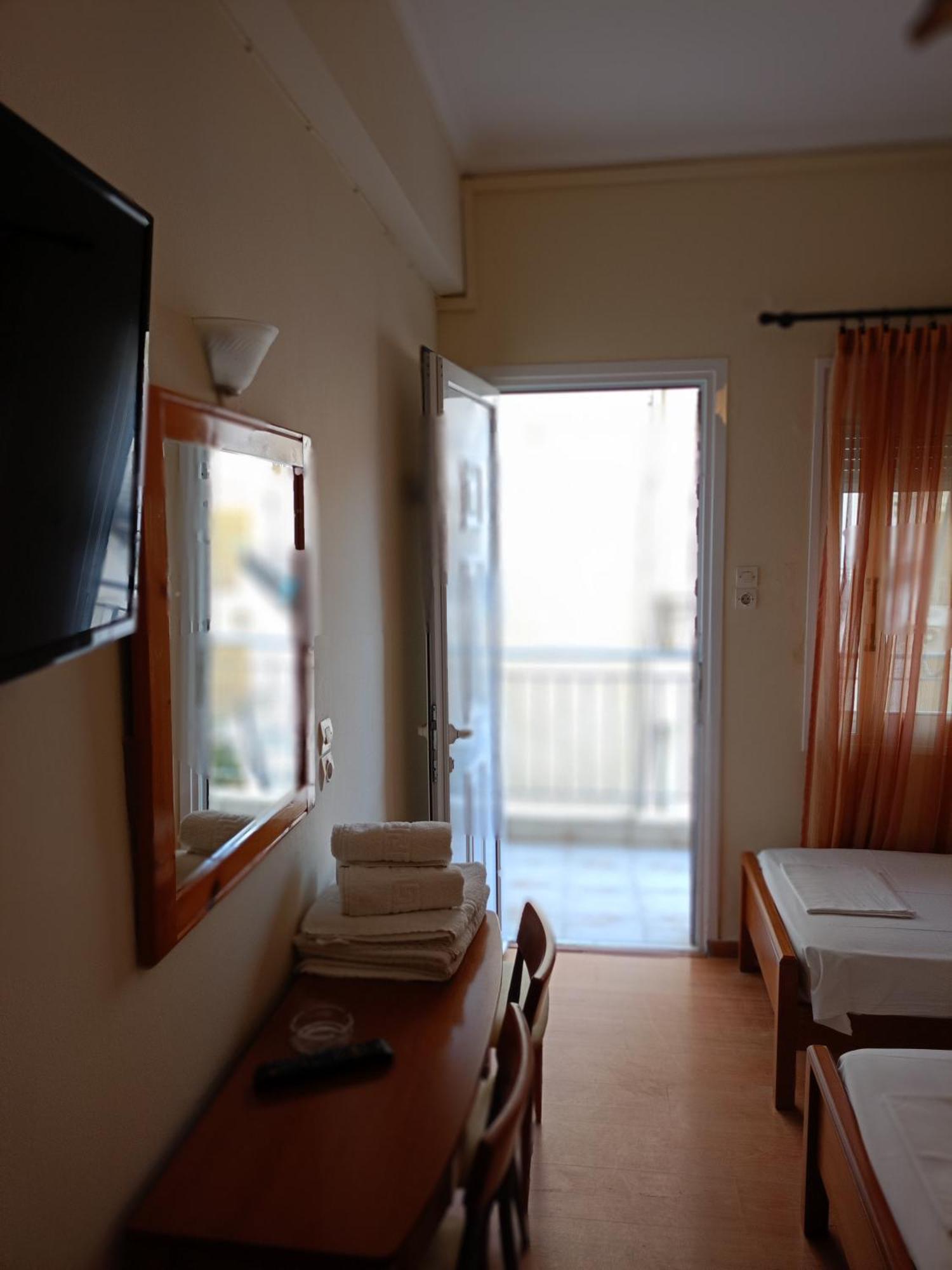 Efstratios Hotel Loutra Aidhipsou Exteriör bild
