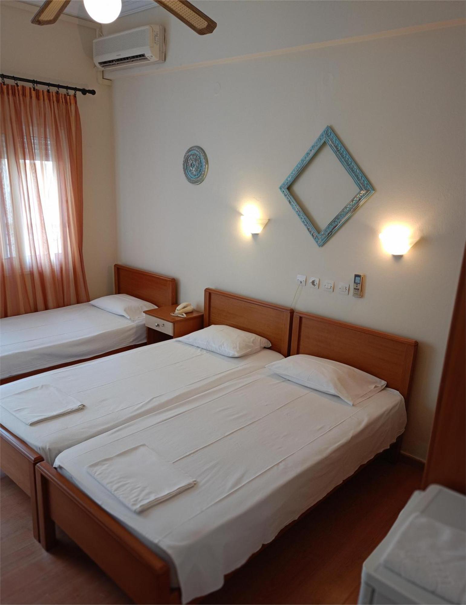 Efstratios Hotel Loutra Aidhipsou Exteriör bild