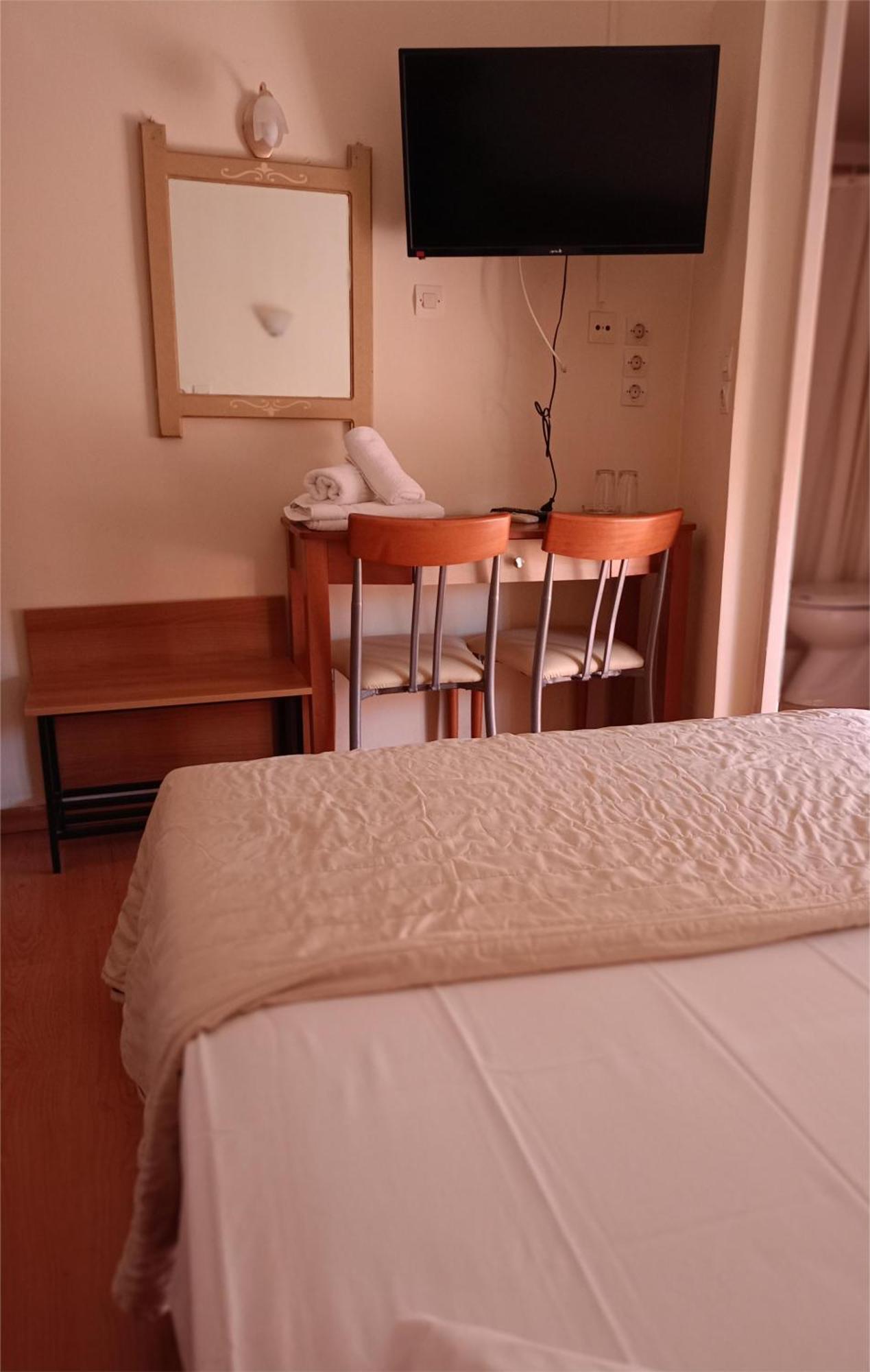 Efstratios Hotel Loutra Aidhipsou Exteriör bild