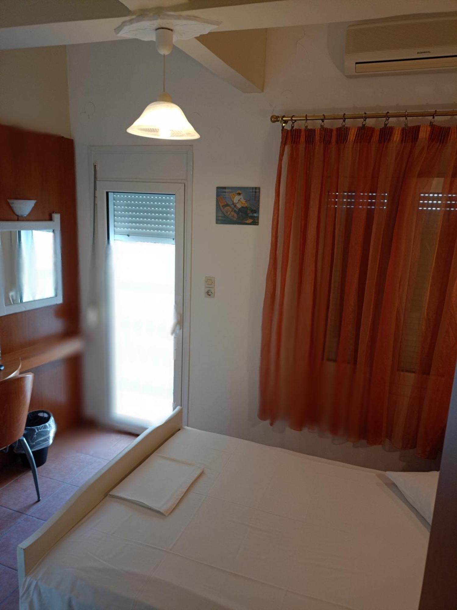 Efstratios Hotel Loutra Aidhipsou Exteriör bild