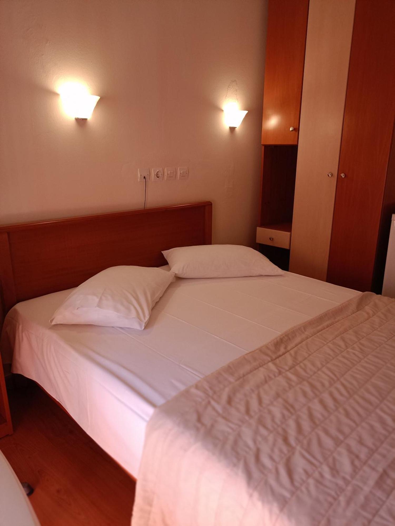 Efstratios Hotel Loutra Aidhipsou Exteriör bild