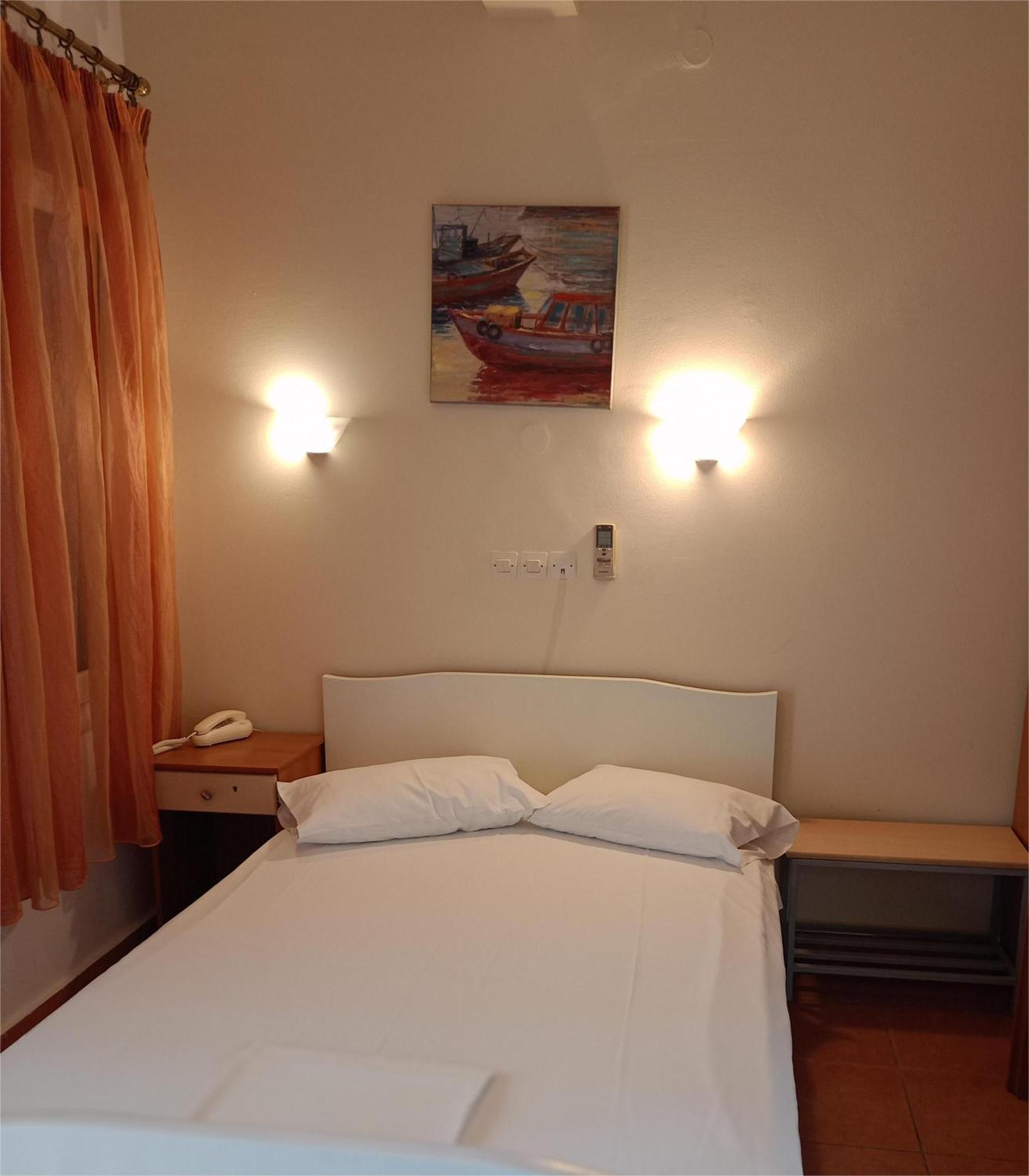 Efstratios Hotel Loutra Aidhipsou Exteriör bild