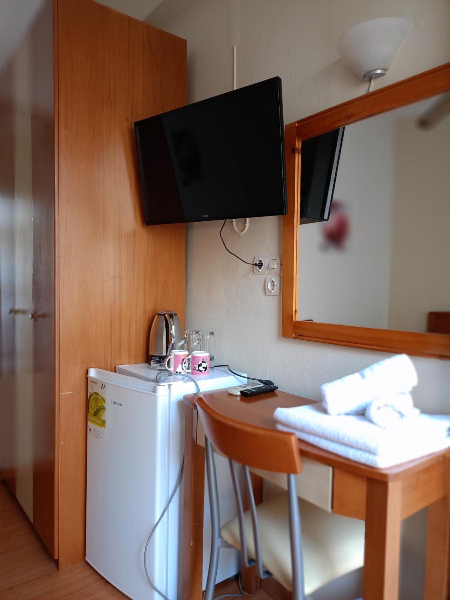 Efstratios Hotel Loutra Aidhipsou Rum bild