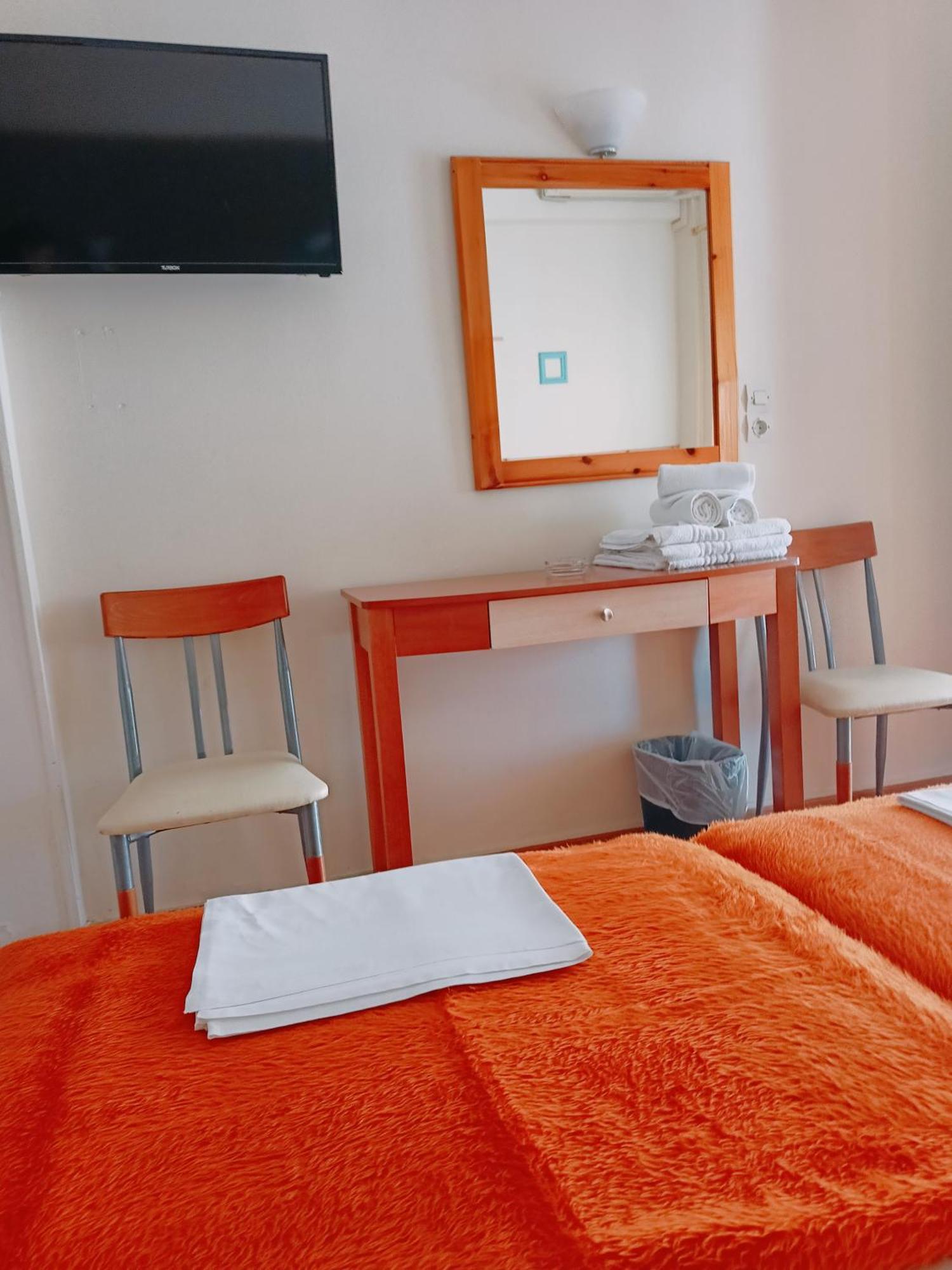 Efstratios Hotel Loutra Aidhipsou Rum bild