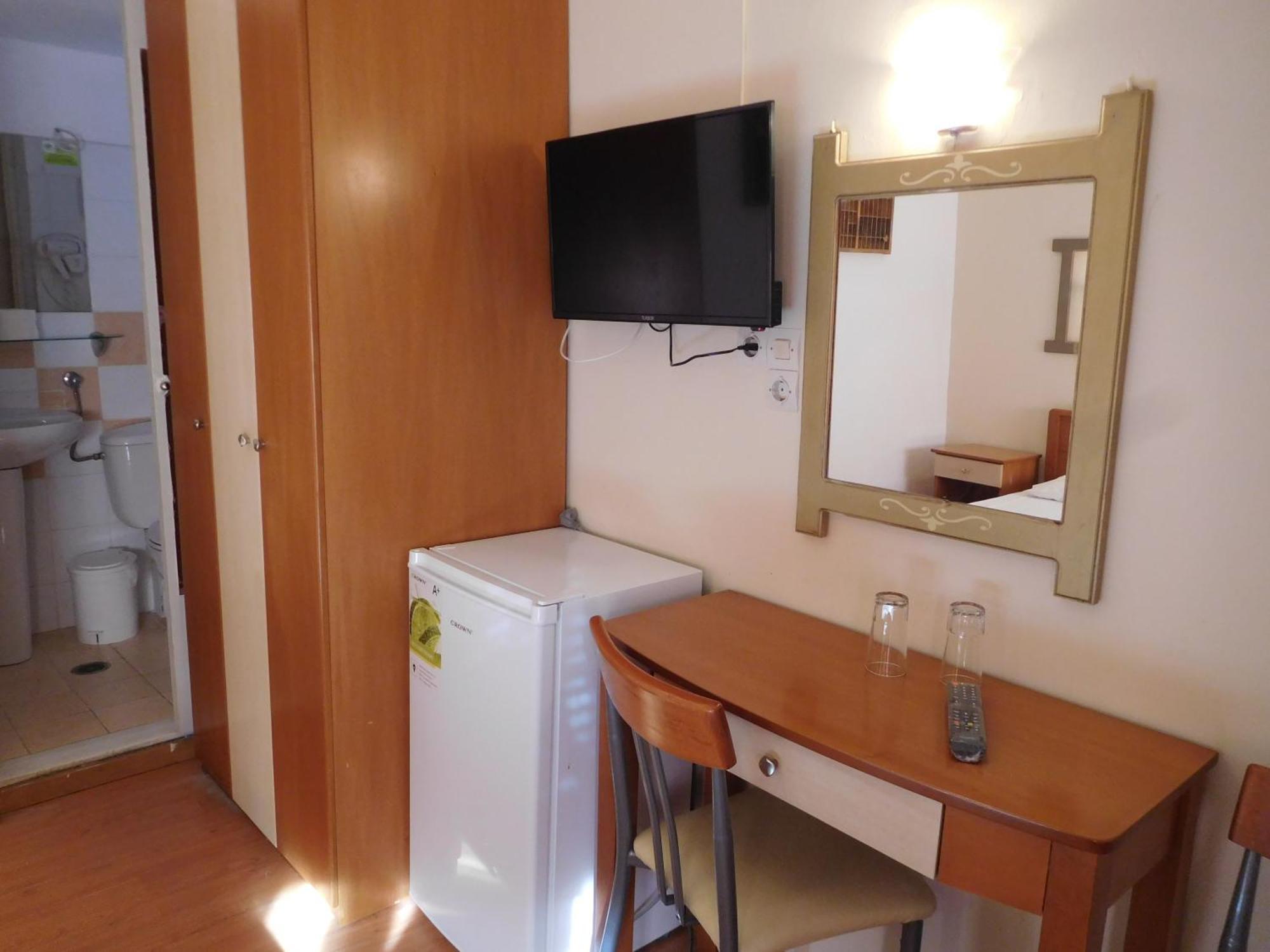 Efstratios Hotel Loutra Aidhipsou Exteriör bild