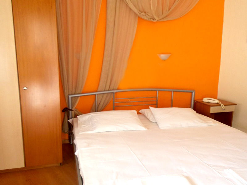 Efstratios Hotel Loutra Aidhipsou Exteriör bild